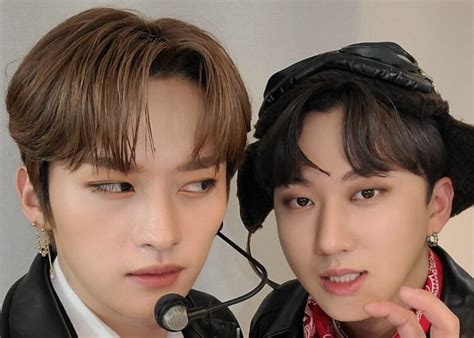 Post 5023119: Changbin fakes kpop music Stray.